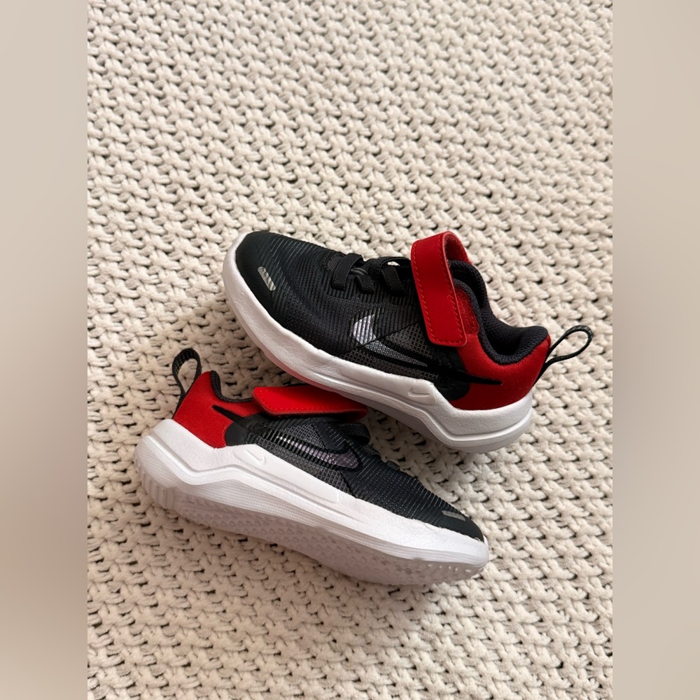 Nike Kids Black and Red Sneakers